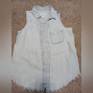 AE Sleeveless button-up